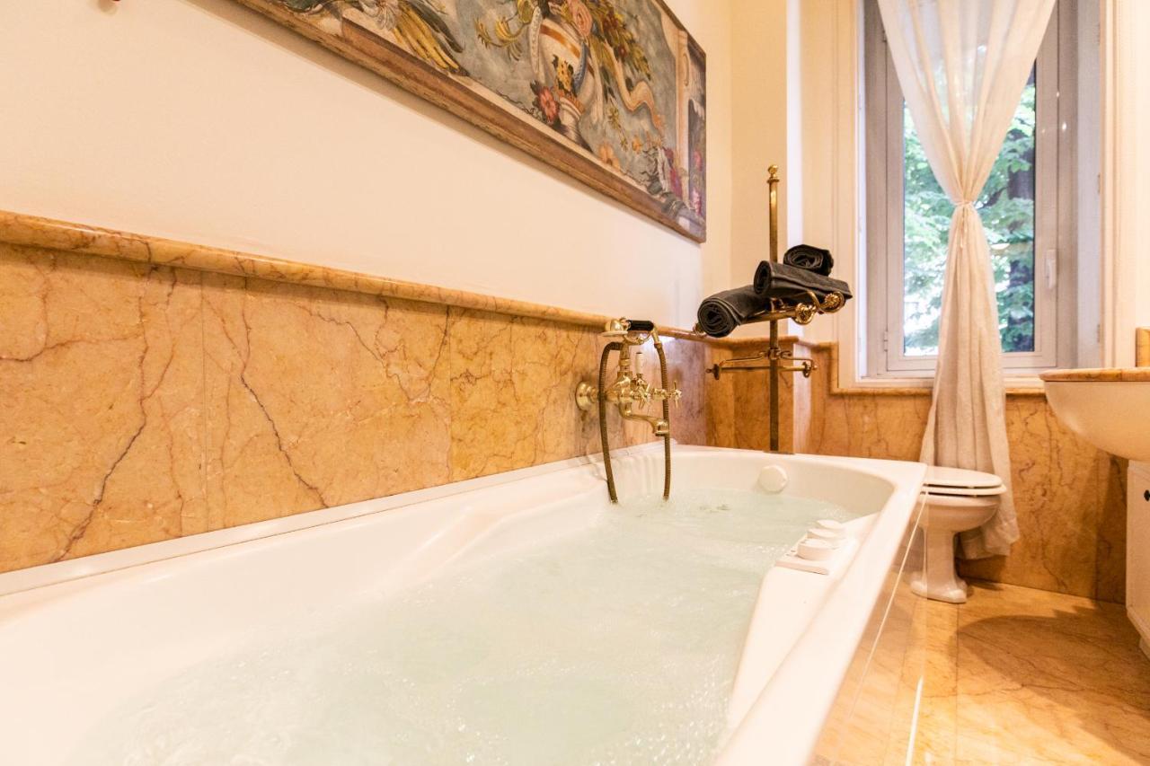 Klimt - Jacuzzi 5 Star - Luxury Design Apartment Milán Exterior foto